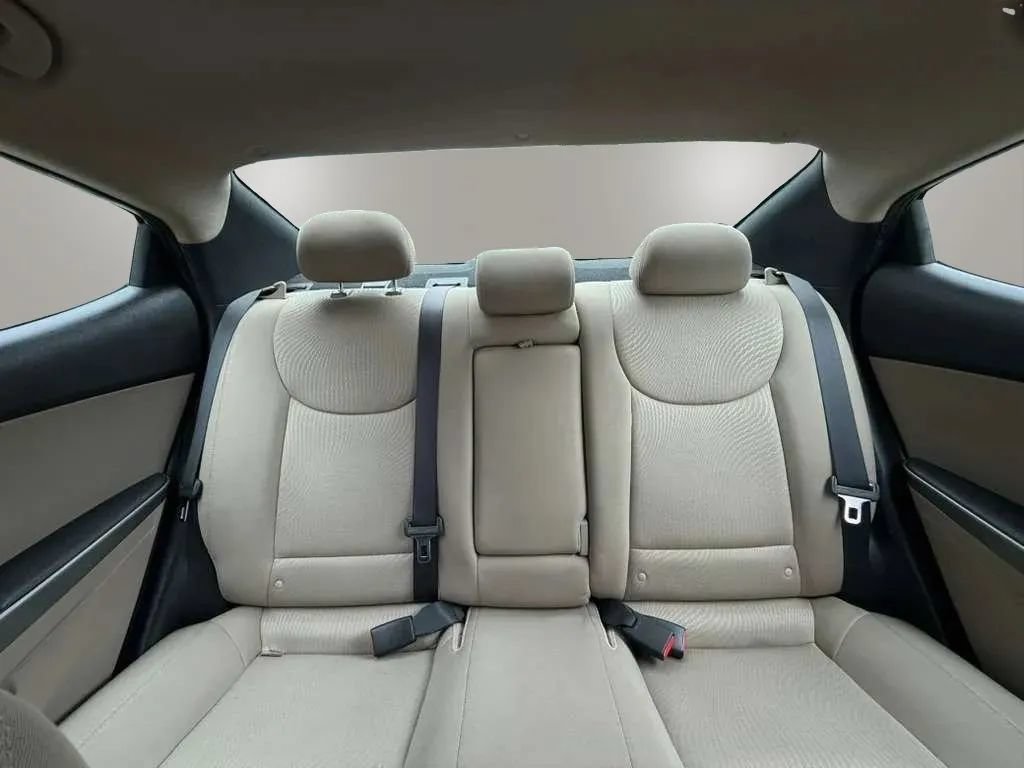 Used 2014 Hyundai Elantra SE w/ Option Group 02 FWD image 19