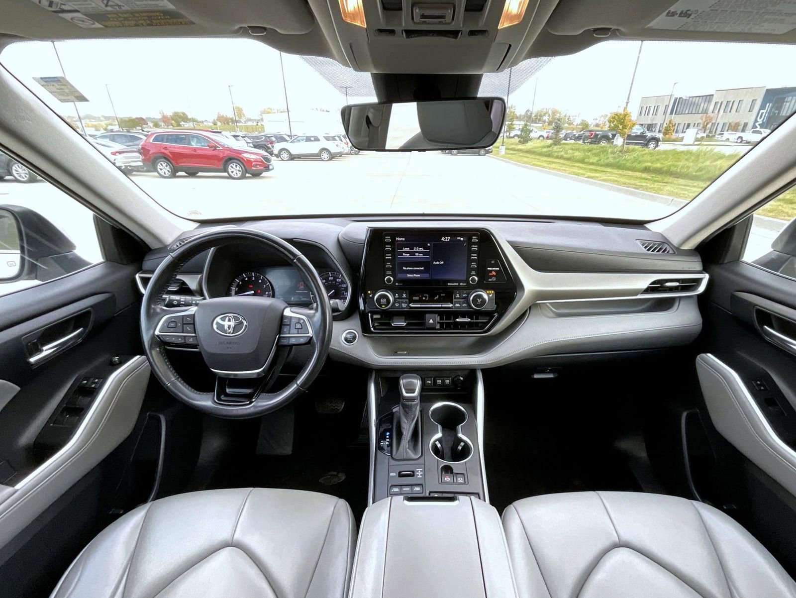 Used 2020 Toyota Highlander XLE image 24
