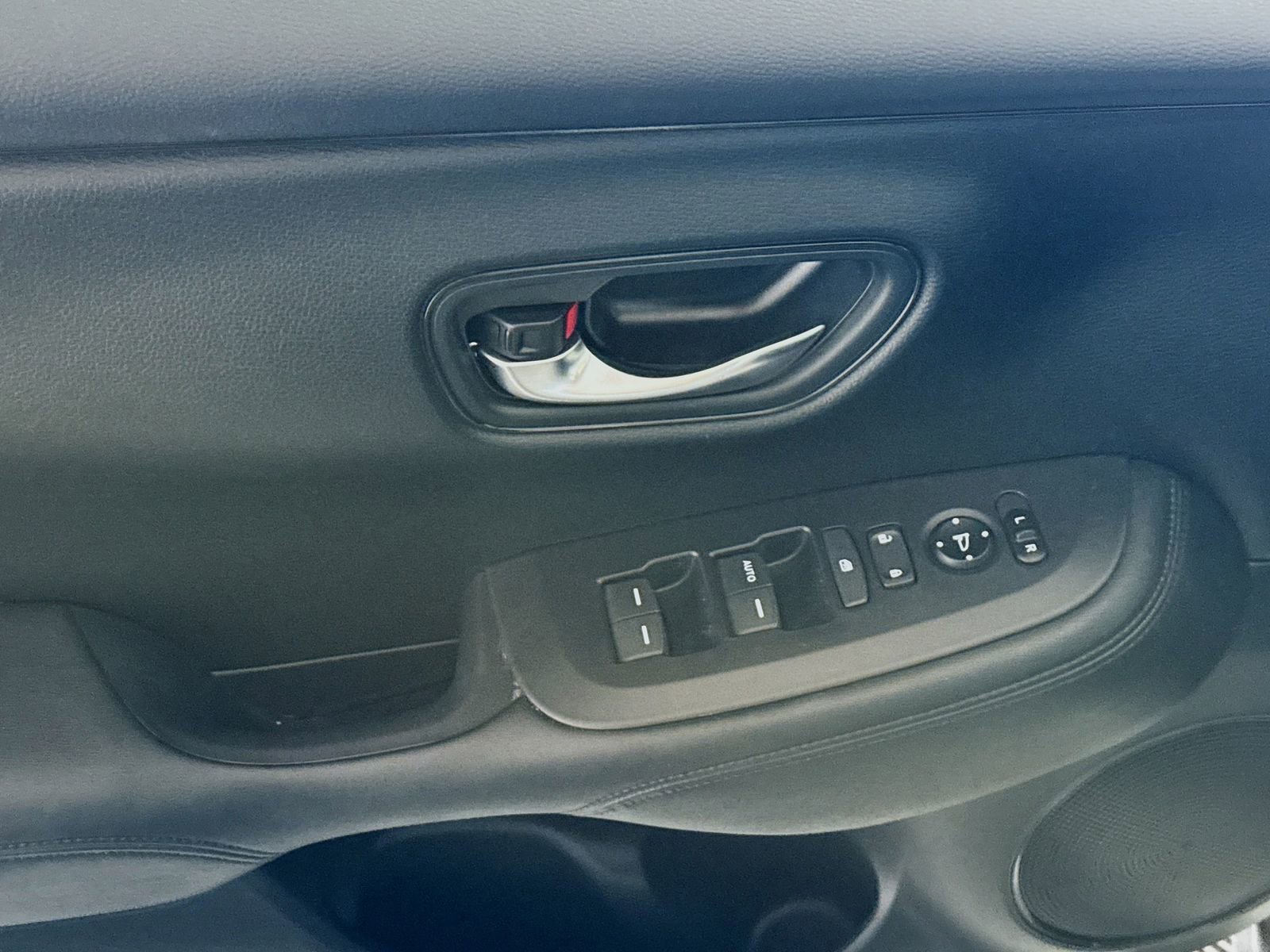 Used 2023 Honda HR-V LX image 15