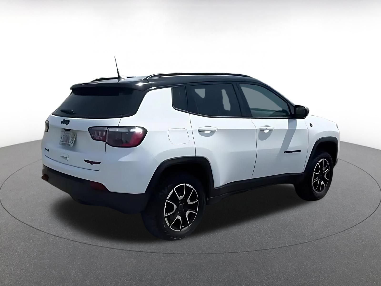 Used 2025 Jeep Compass Trailhawk AWD/4WD image 14