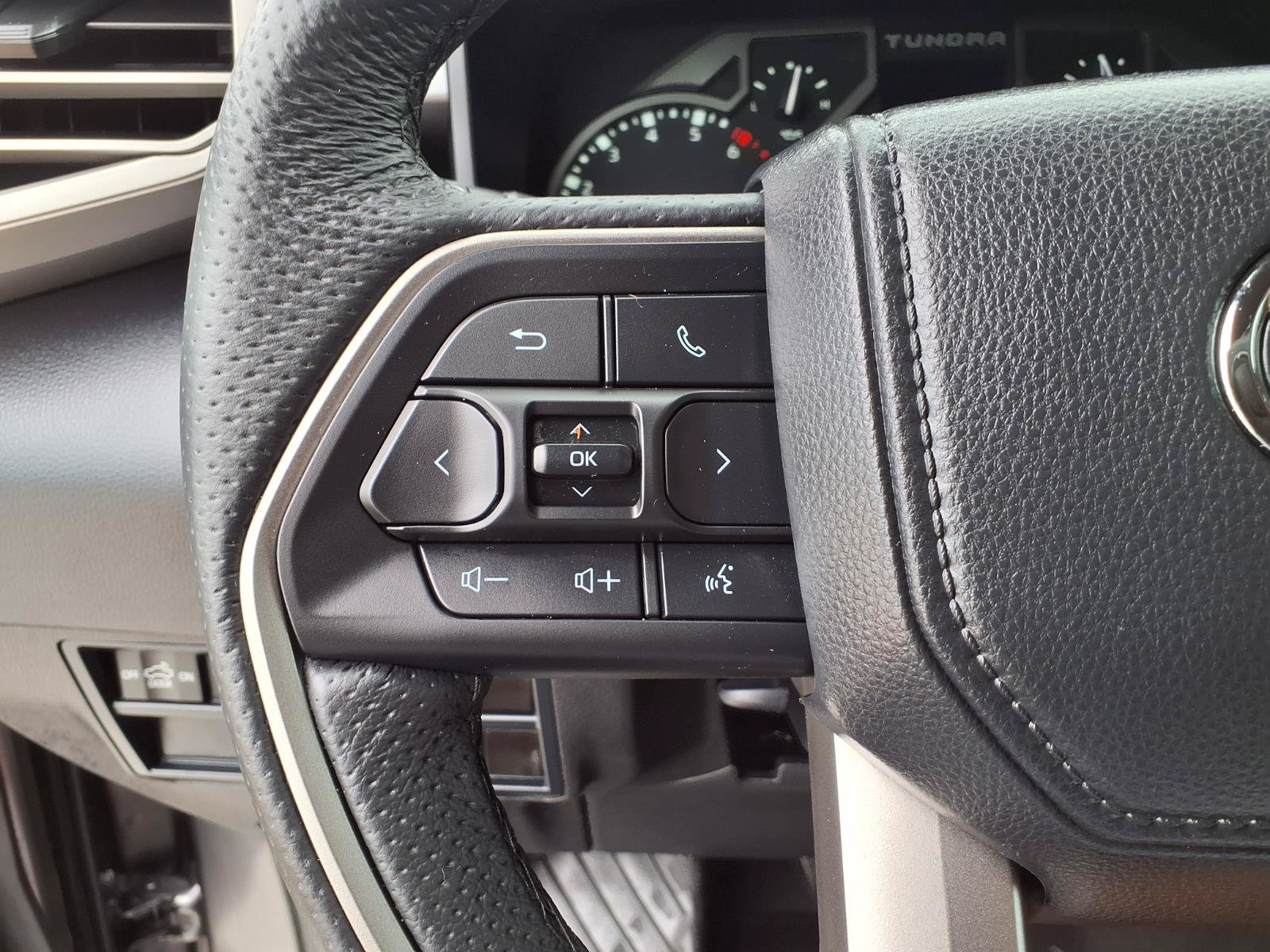 Used 2025 Toyota Tundra SR5 w/ SR5 Premium Package AWD/4WD image 21