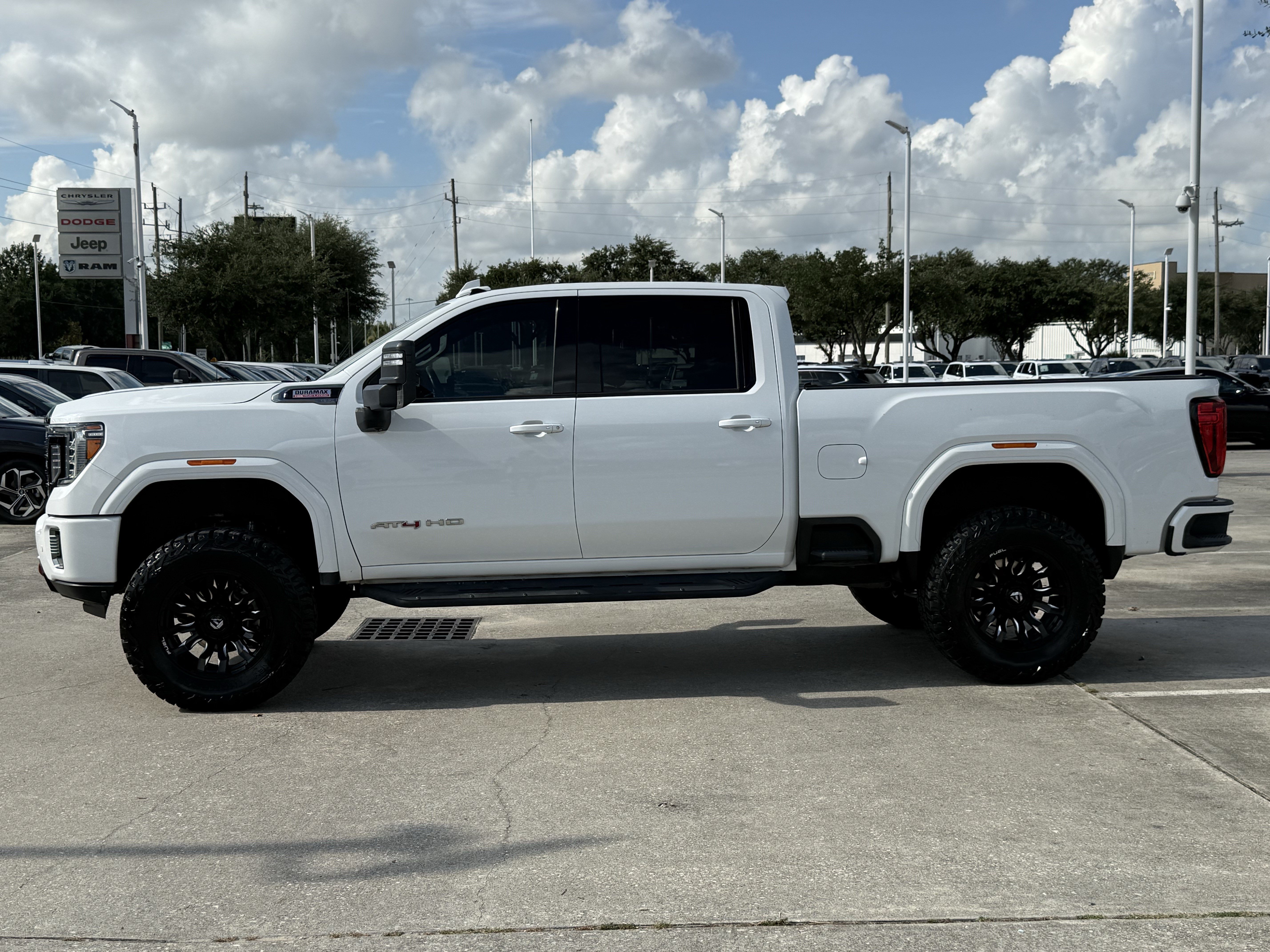 Used 2020 GMC Sierra 2500 AT4 w/ Technology Package AWD/4WD image 8