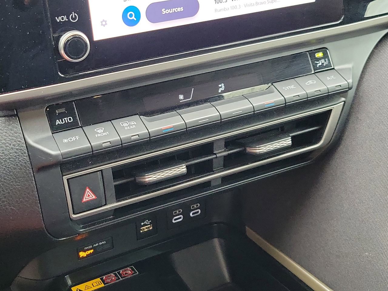 Used 2025 Toyota Camry LE image 27