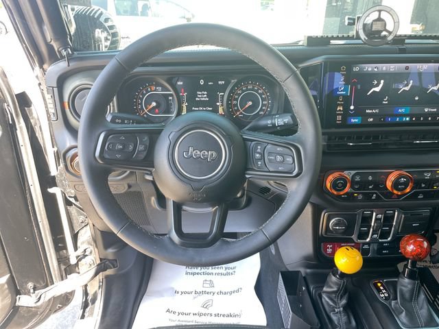 Used 2025 Jeep Gladiator Mojave w/ Convenience Group AWD/4WD image 14