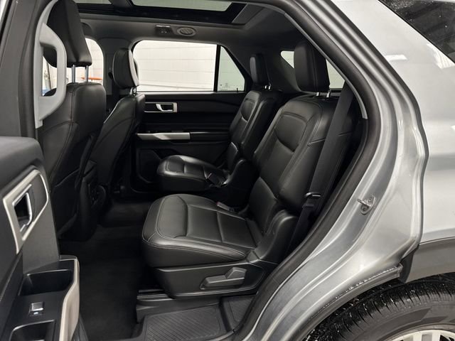 Used 2023 Ford Explorer XLT image 30