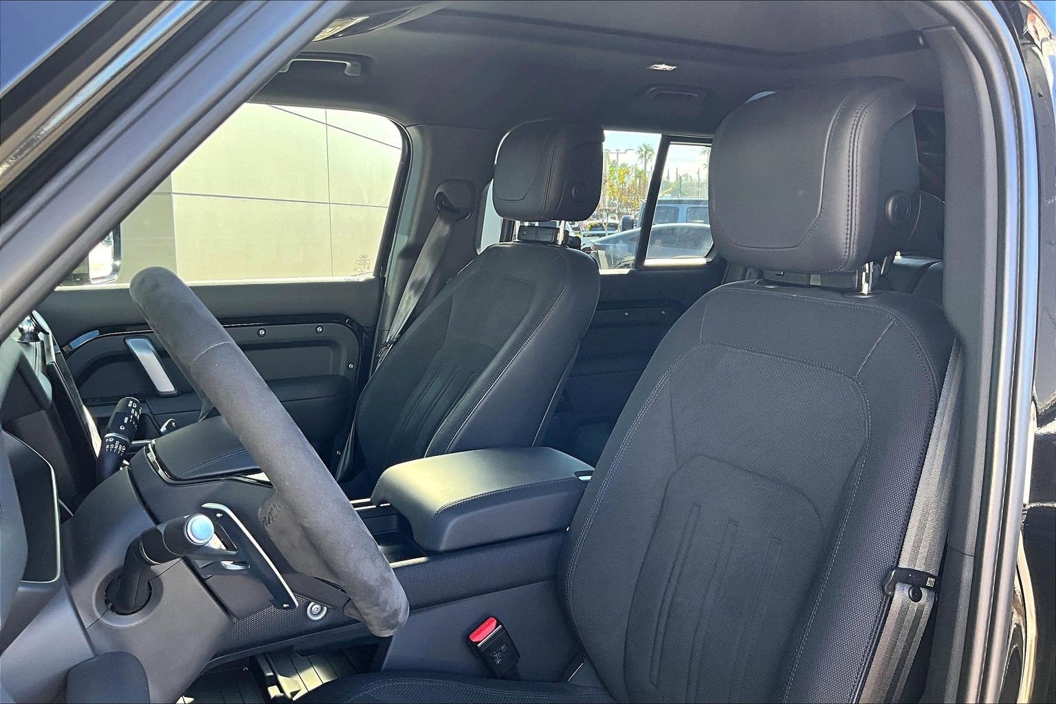 Used 2023 Land Rover Defender 110 V8 image 25