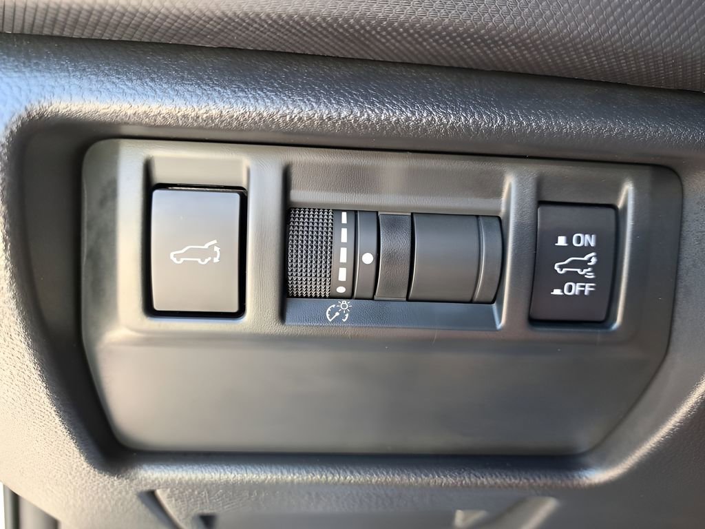 Used 2025 Subaru Forester Limited image 30