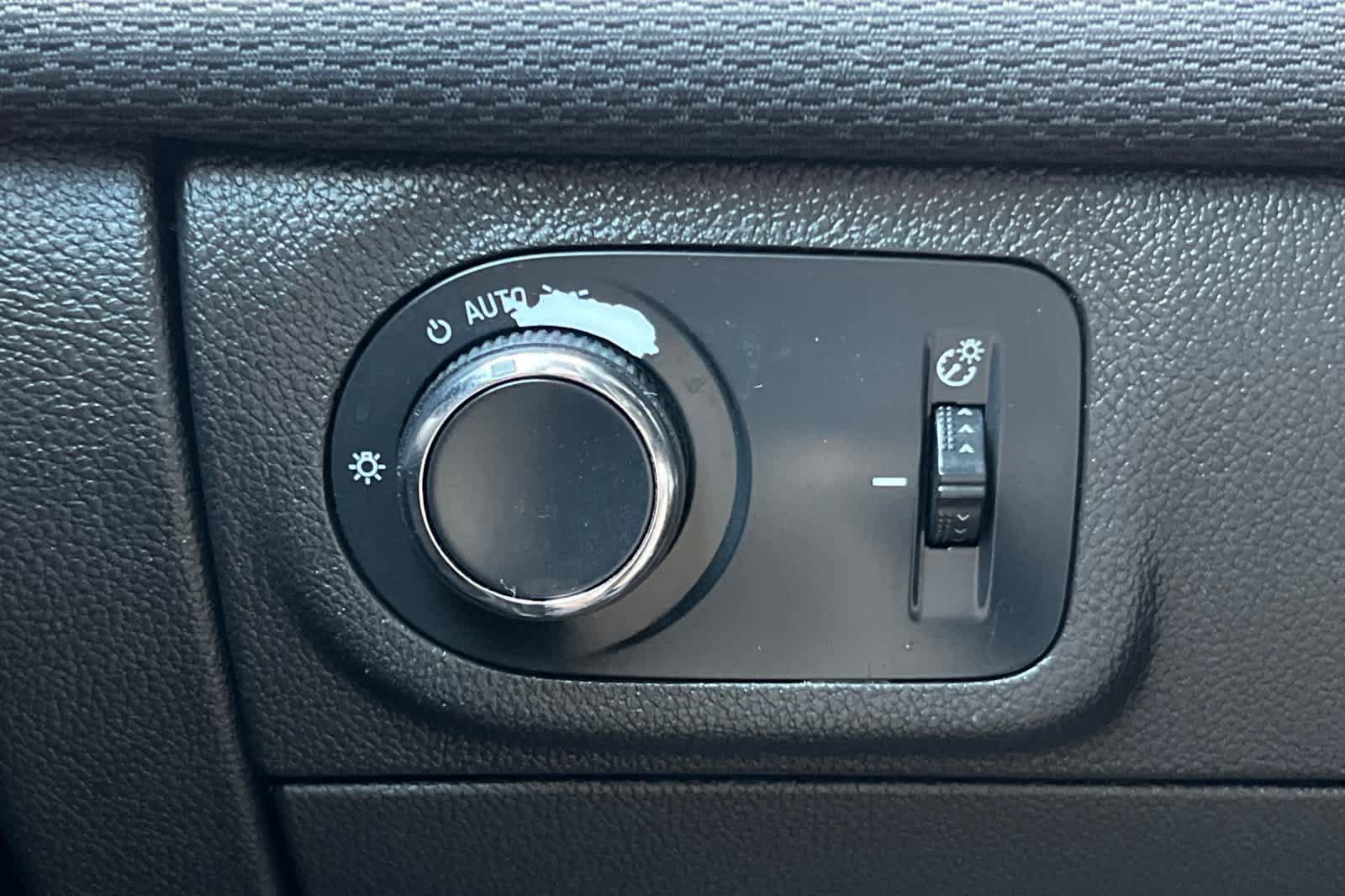 Used 2018 Chevrolet Cruze LT FWD image 27