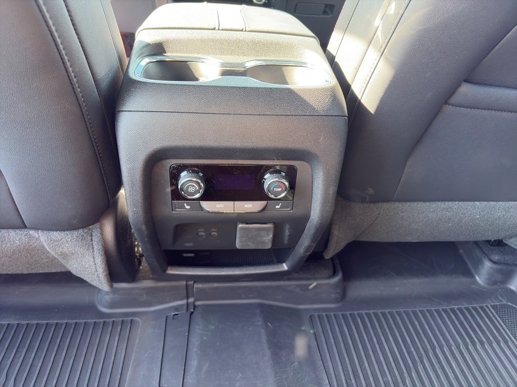Used 2025 Chevrolet Traverse RS AWD/4WD image 21
