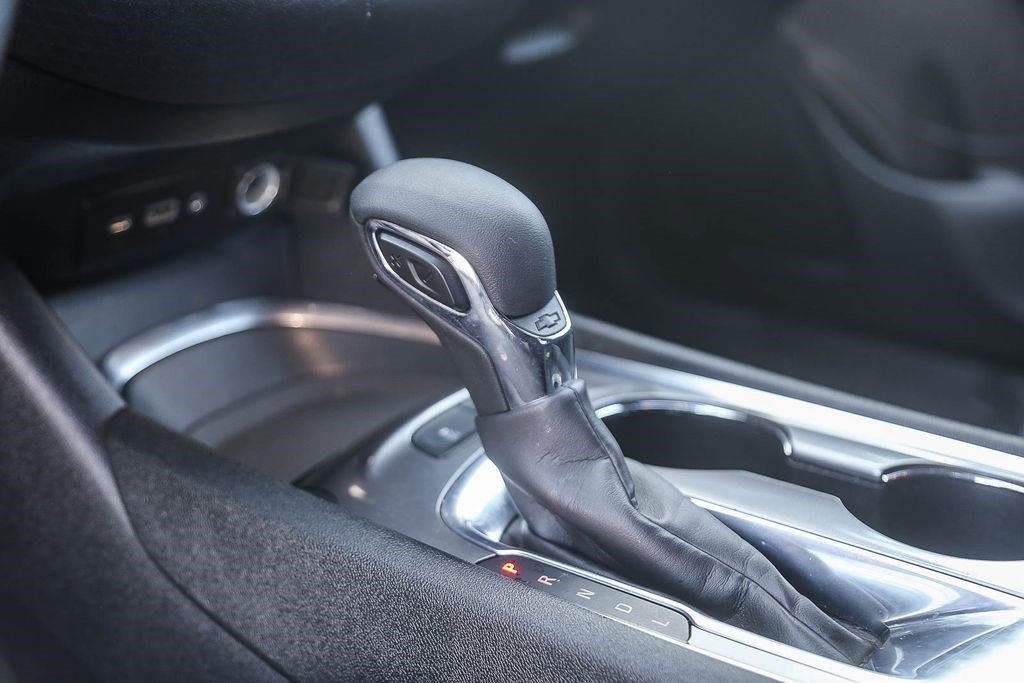 Used 2021 Chevrolet Malibu LT FWD image 21