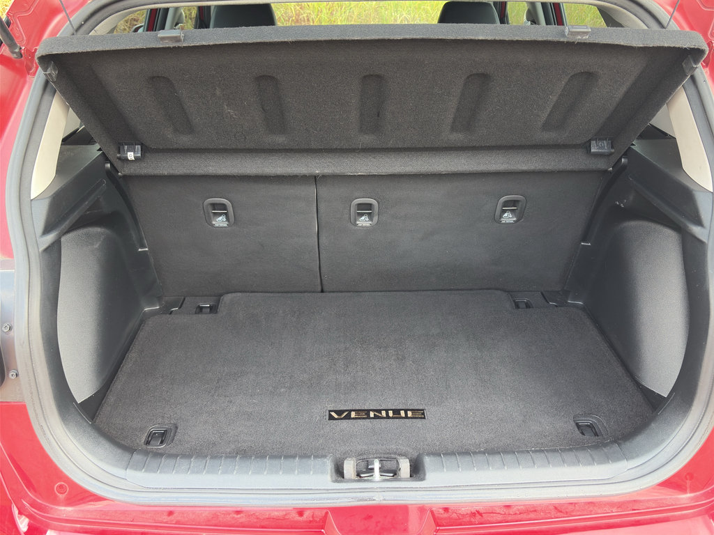 Used 2022 Hyundai Venue Limited FWD image 26