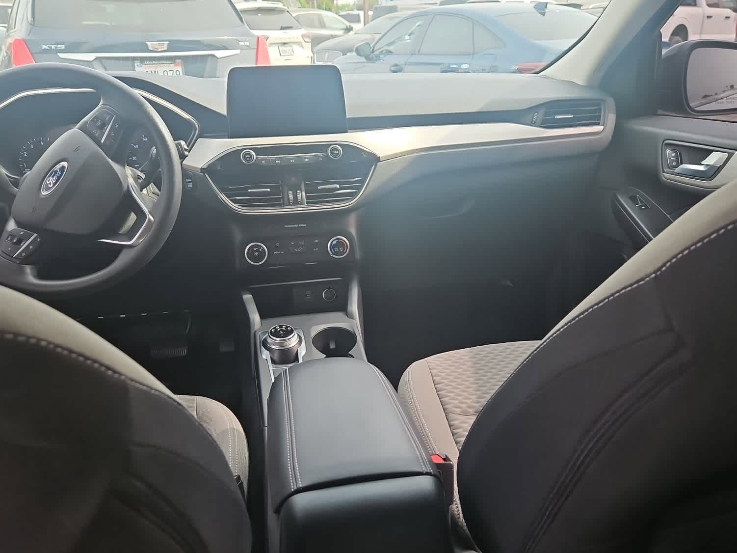 Used 2021 Ford Escape SE w/ SE Sport Appearance Package image 10