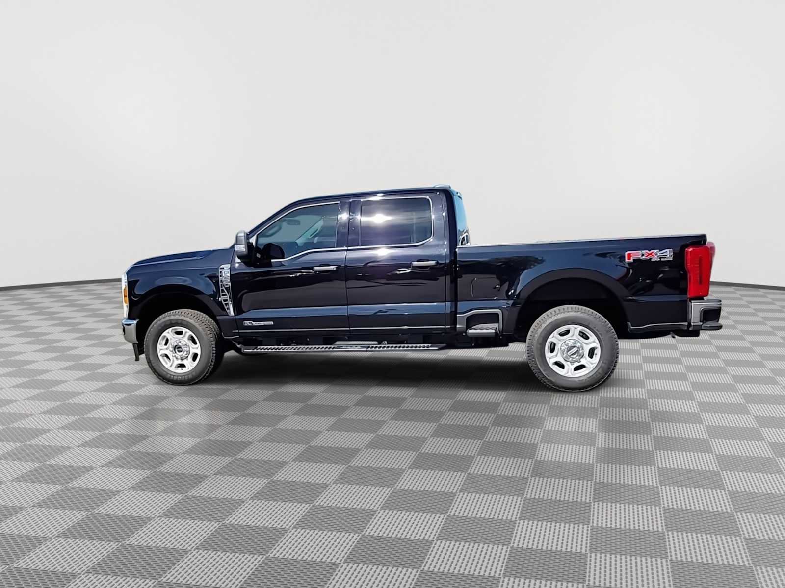 Used 2025 Ford F250 XLT w/ FX4 Off-Road Package image 5