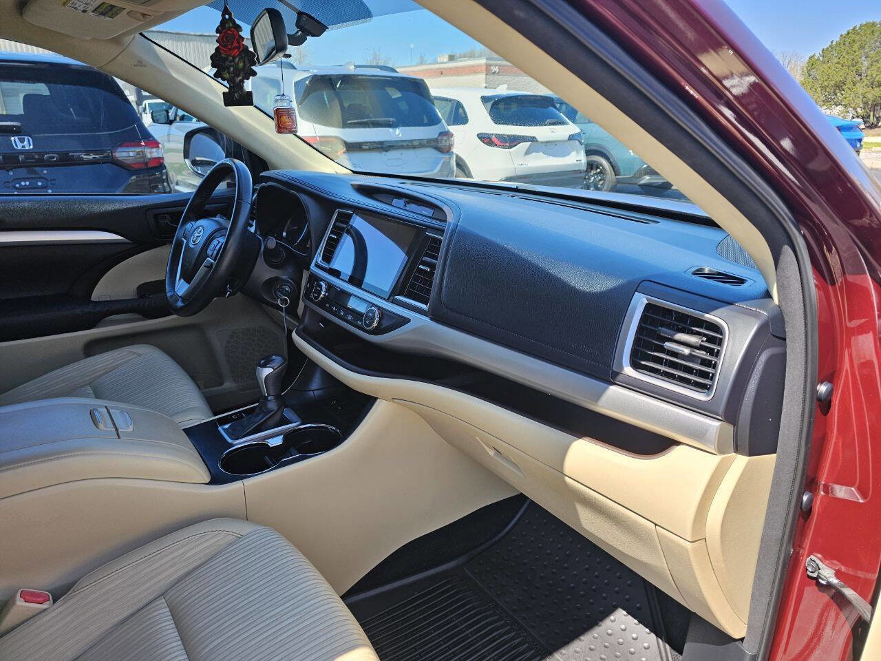 Used 2014 Toyota Highlander Plus FWD image 31