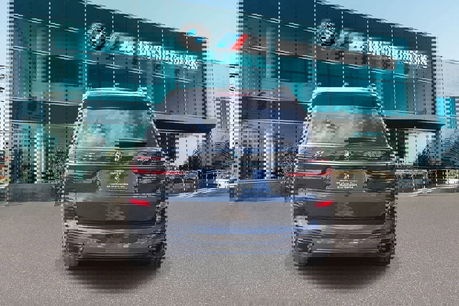 Used 2023 BMW X7 xDrive40i w/ M Sport Package image 5