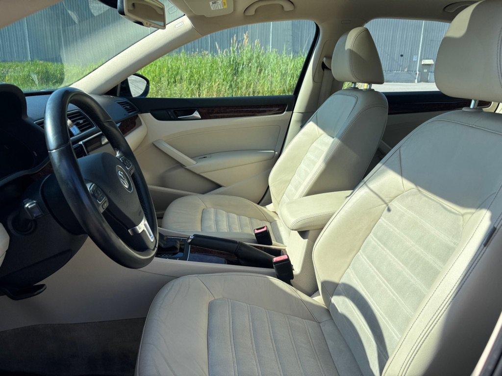 Used 2012 Volkswagen Passat 2.5 SEL FWD image 9