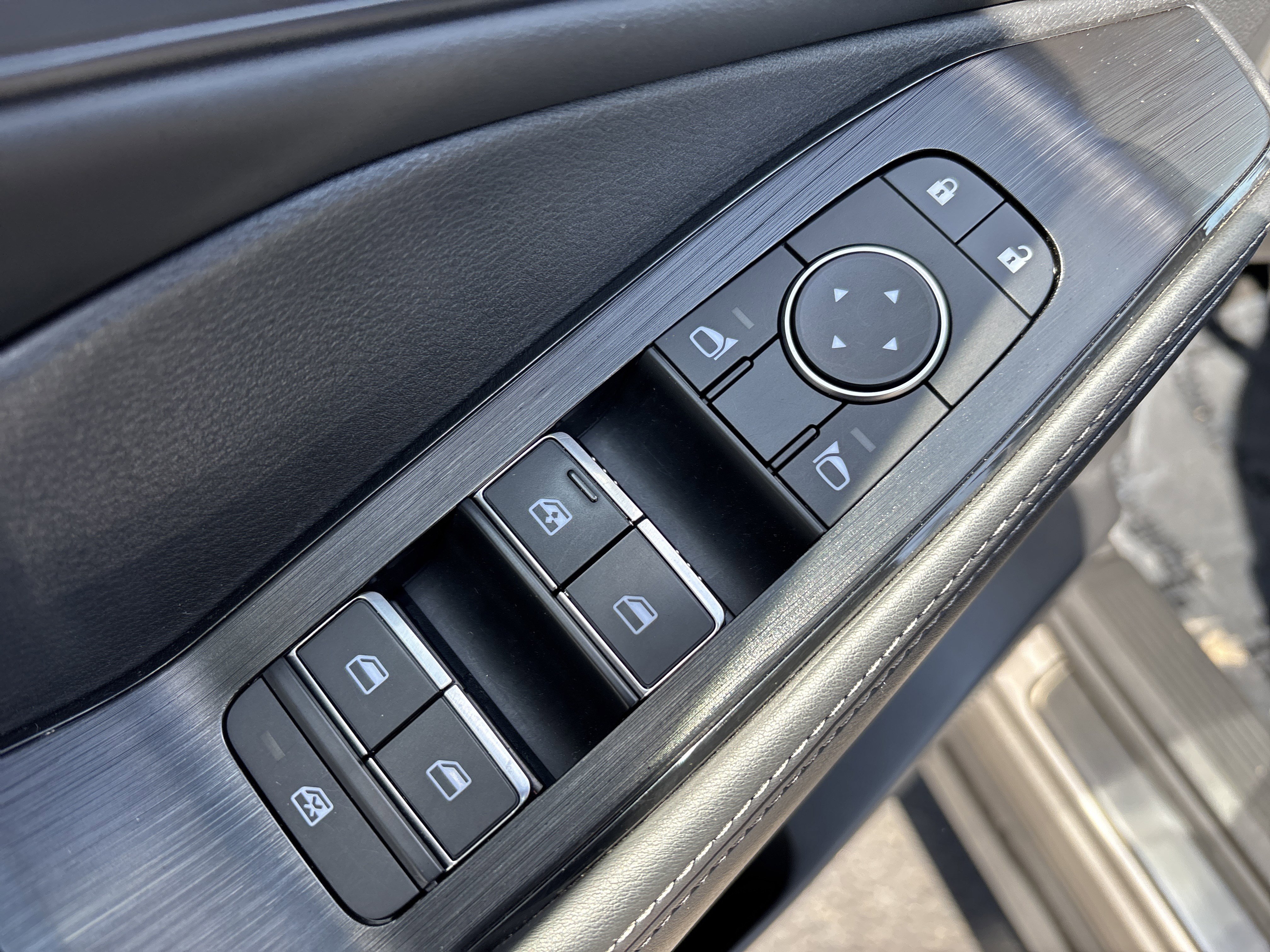 Used 2023 Nissan Rogue SL w/ SL Premium Package FWD image 14