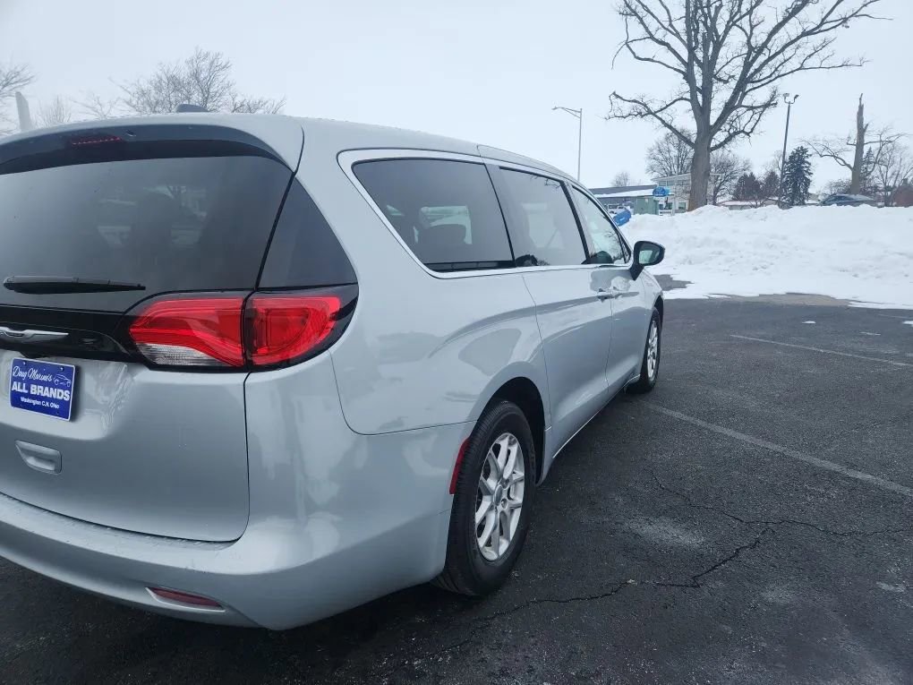 Used 2024 Chrysler Voyager LX image 4