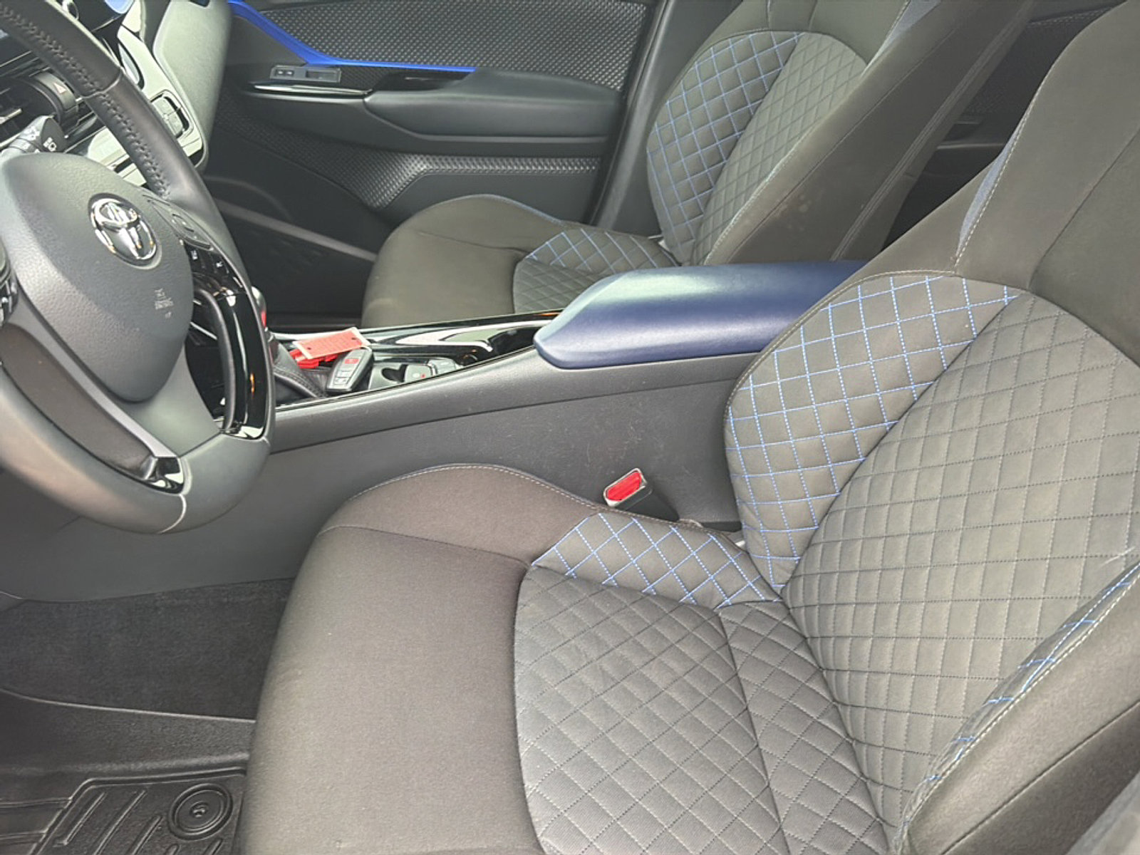 Used 2020 Toyota C-HR XLE FWD image 16