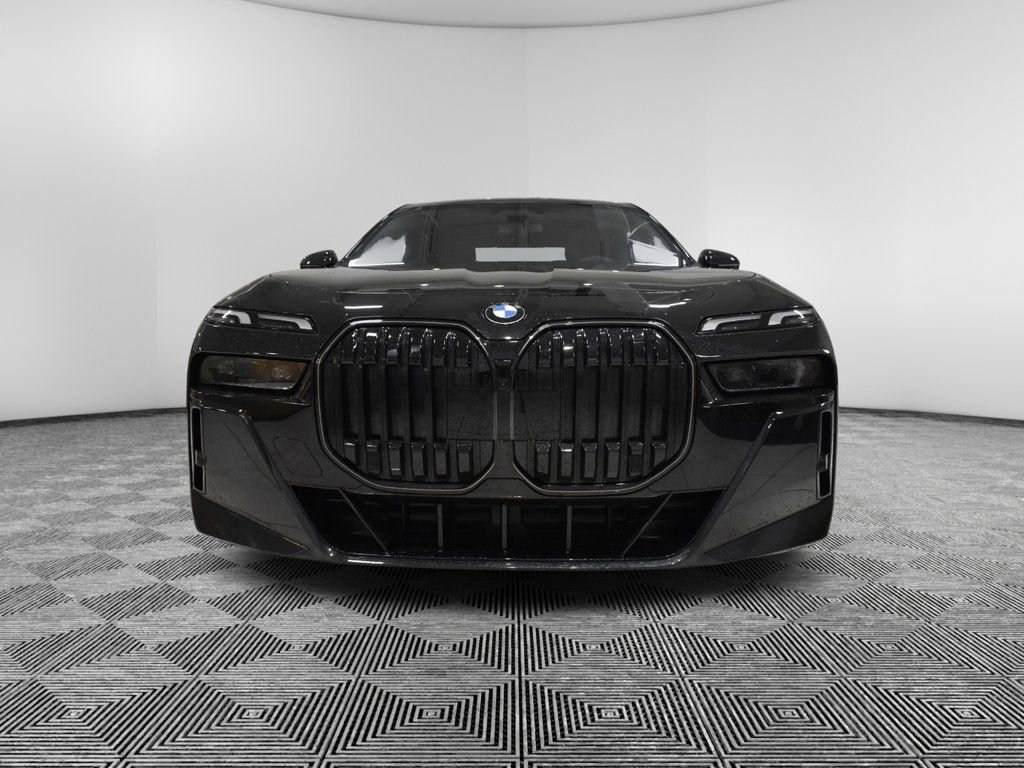 Used 2025 BMW 760i xDrive image 8