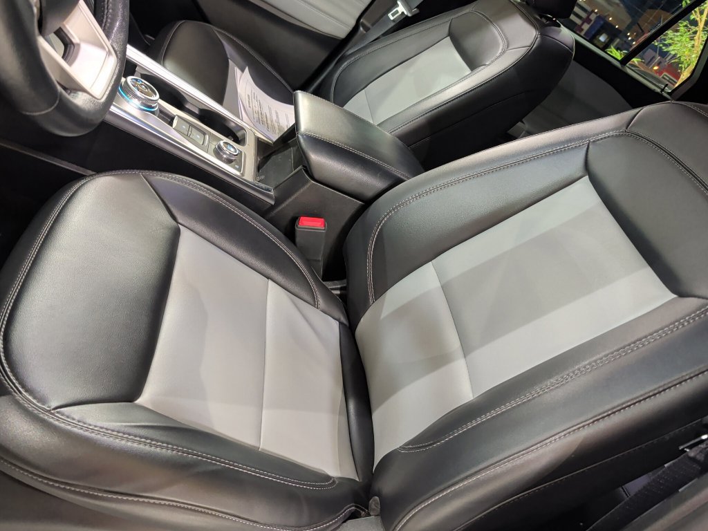 Used 2023 Ford Explorer XLT w/ Equipment Group 202A AWD/4WD image 6