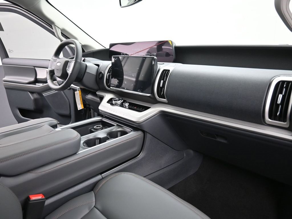 New 2025 Ford Expedition Active image 24