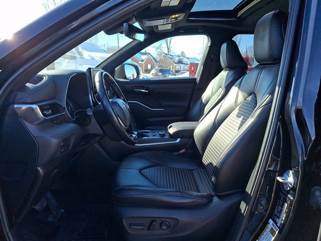 Used 2021 Toyota Highlander XSE image 17