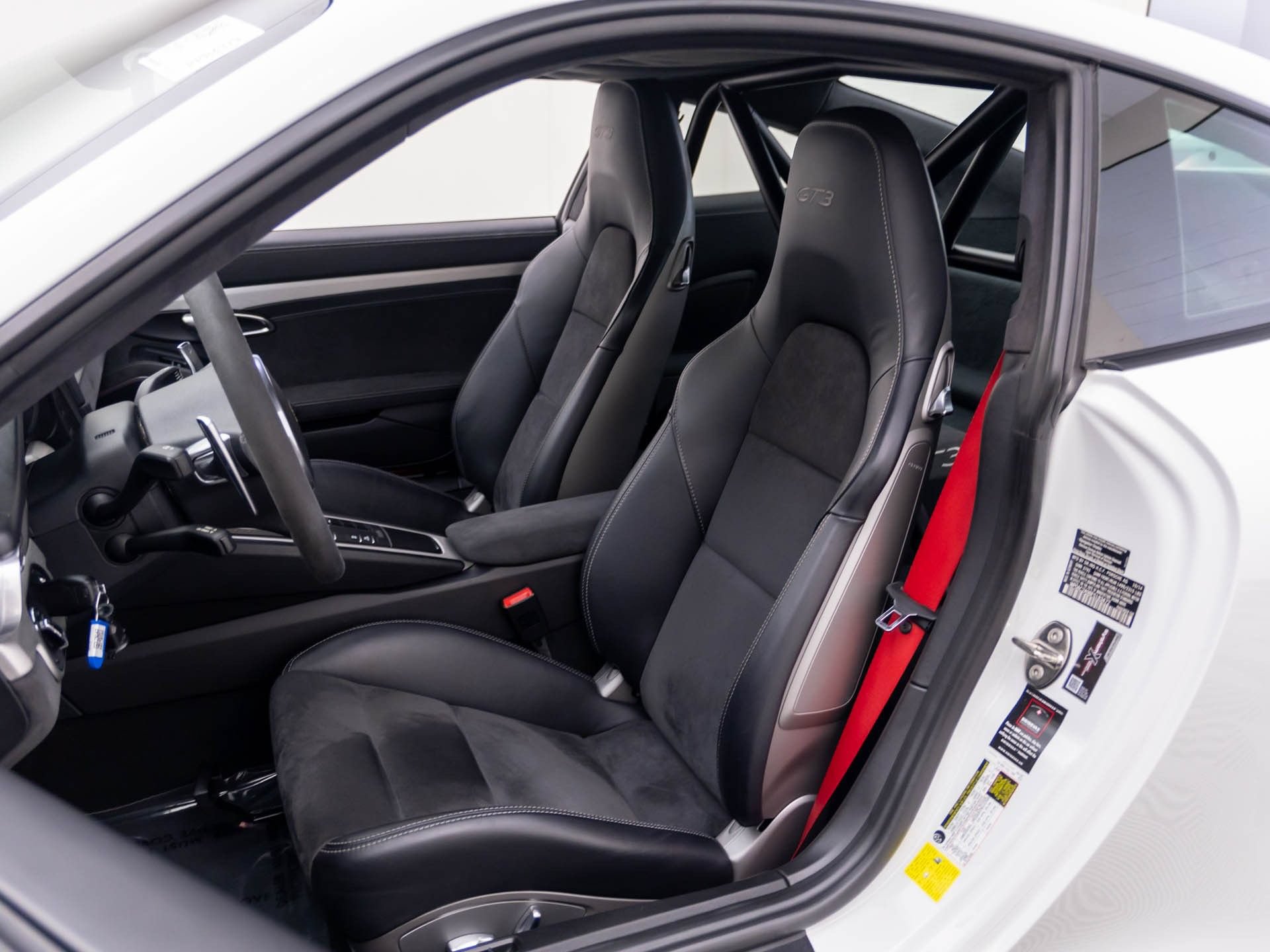 Certified 2015 Porsche 911 GT3 w/ Sound Package Plus RWD image 5