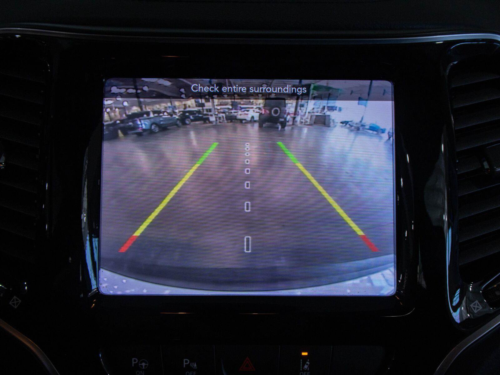 Used 2021 Jeep Cherokee Limited AWD/4WD image 6