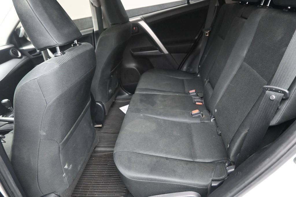 Used 2018 Toyota RAV4 LE FWD image 14