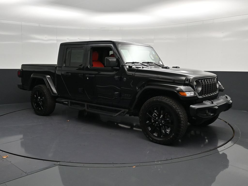 Used 2025 Jeep Gladiator Sport AWD/4WD image 5