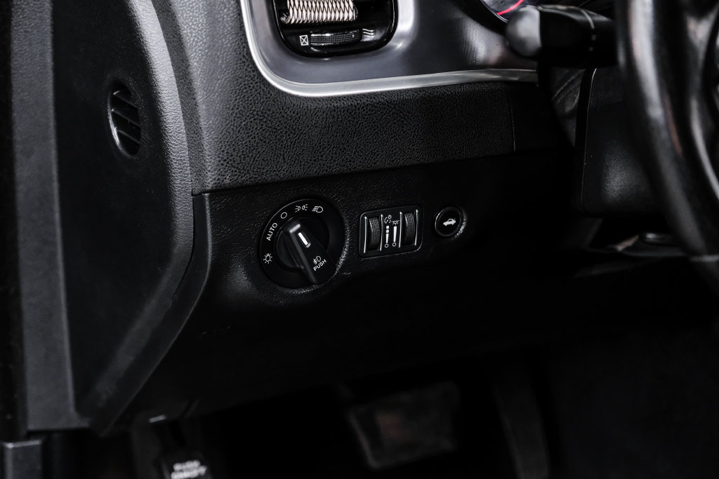 Used 2019 Dodge Charger SXT w/ Blacktop Package AWD/4WD image 30