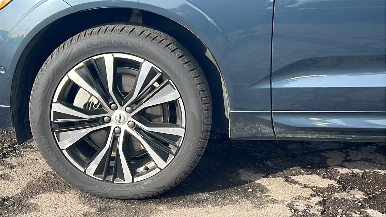 Used 2023 Volvo XC60 B6 Ultimate w/ Climate Package image 9