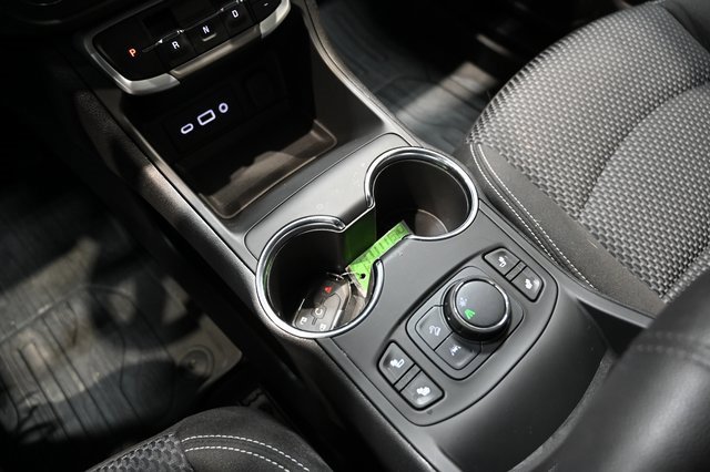 Used 2024 GMC Terrain SLE w/ Driver Convenience Package image 18