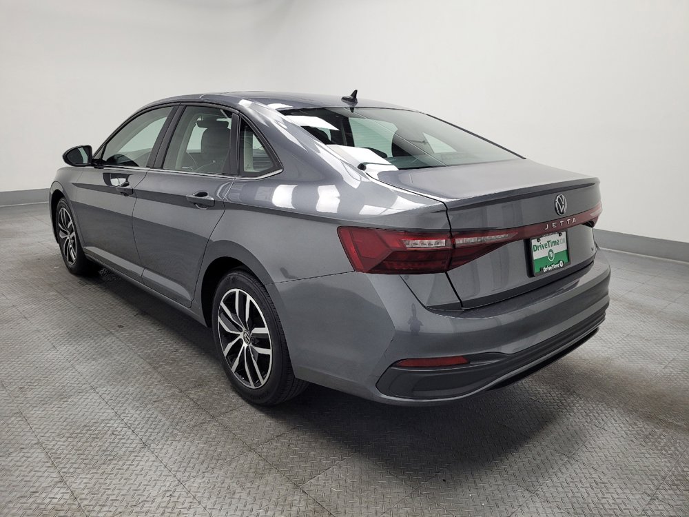 Used 2025 Volkswagen Jetta SE FWD image 3