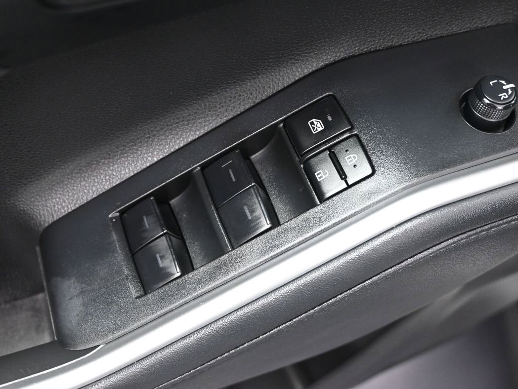 Used 2024 Toyota Highlander LE image 11