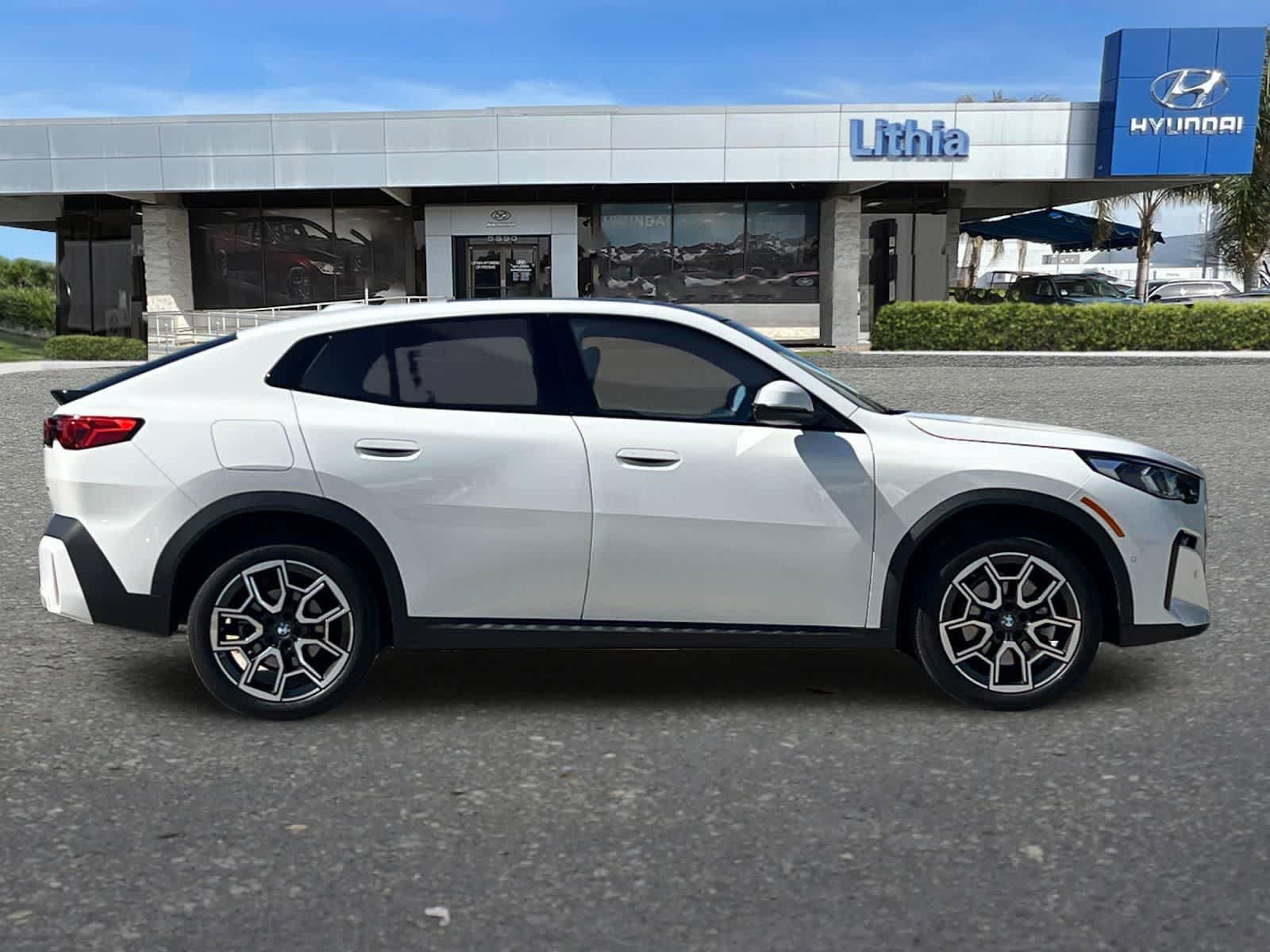 Used 2026 BMW X2 xDrive28i AWD/4WD image 9