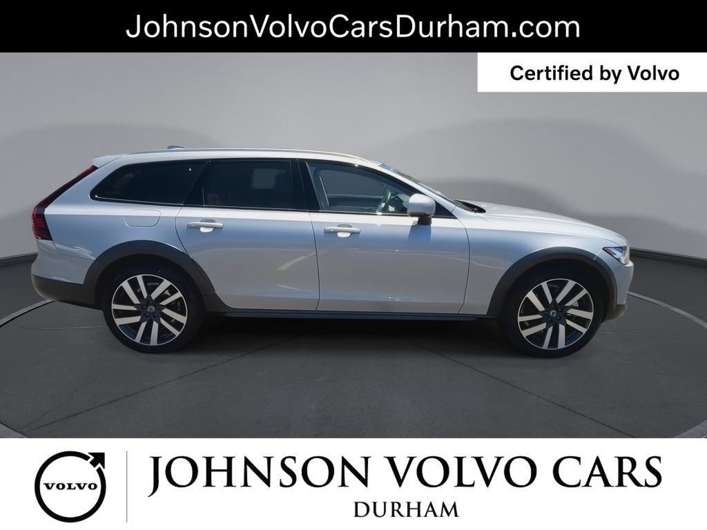 Certified 2025 Volvo V90 B6 Cross Country Plus AWD/4WD image 10