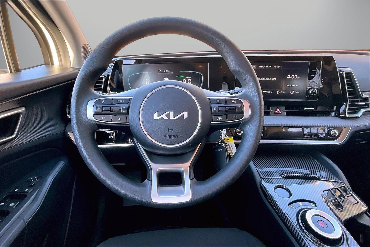 Used 2025 Kia Sportage LX image 11