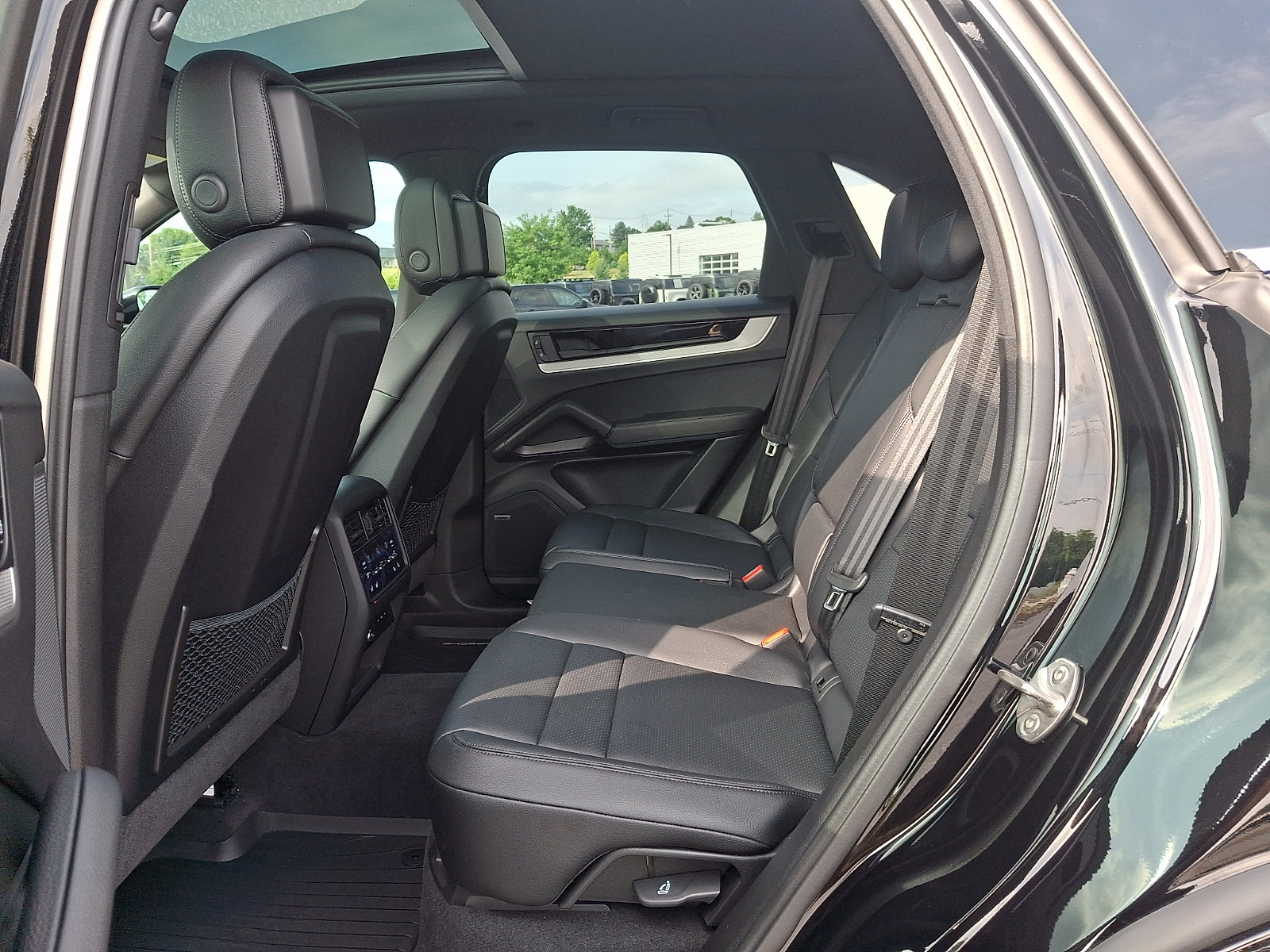 Used 2024 Porsche Cayenne AWD/4WD image 9