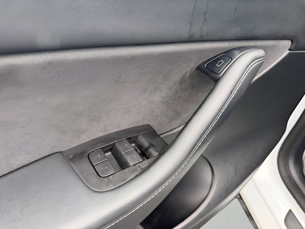 Used 2022 Tesla Model Y Long Range image 16