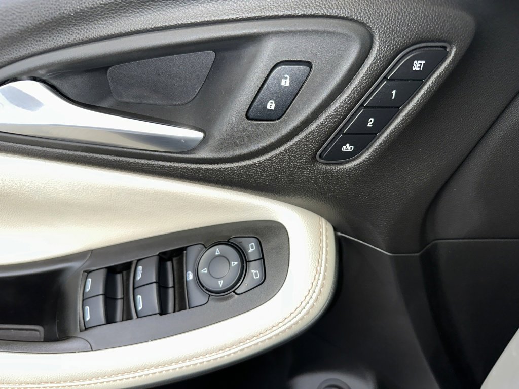 Certified 2024 Buick Encore GX Avenir w/ Avenir Convenience Package image 8