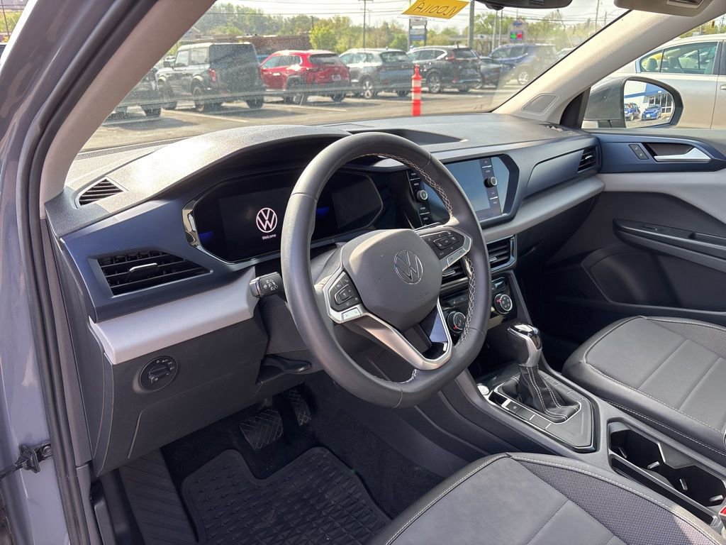 Used 2023 Volkswagen Taos SE w/ Panoramic Sunroof Package FWD image 14