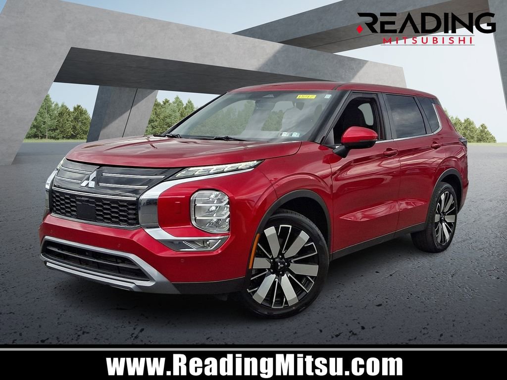 Used 2025 Mitsubishi Outlander SE AWD/4WD image 1