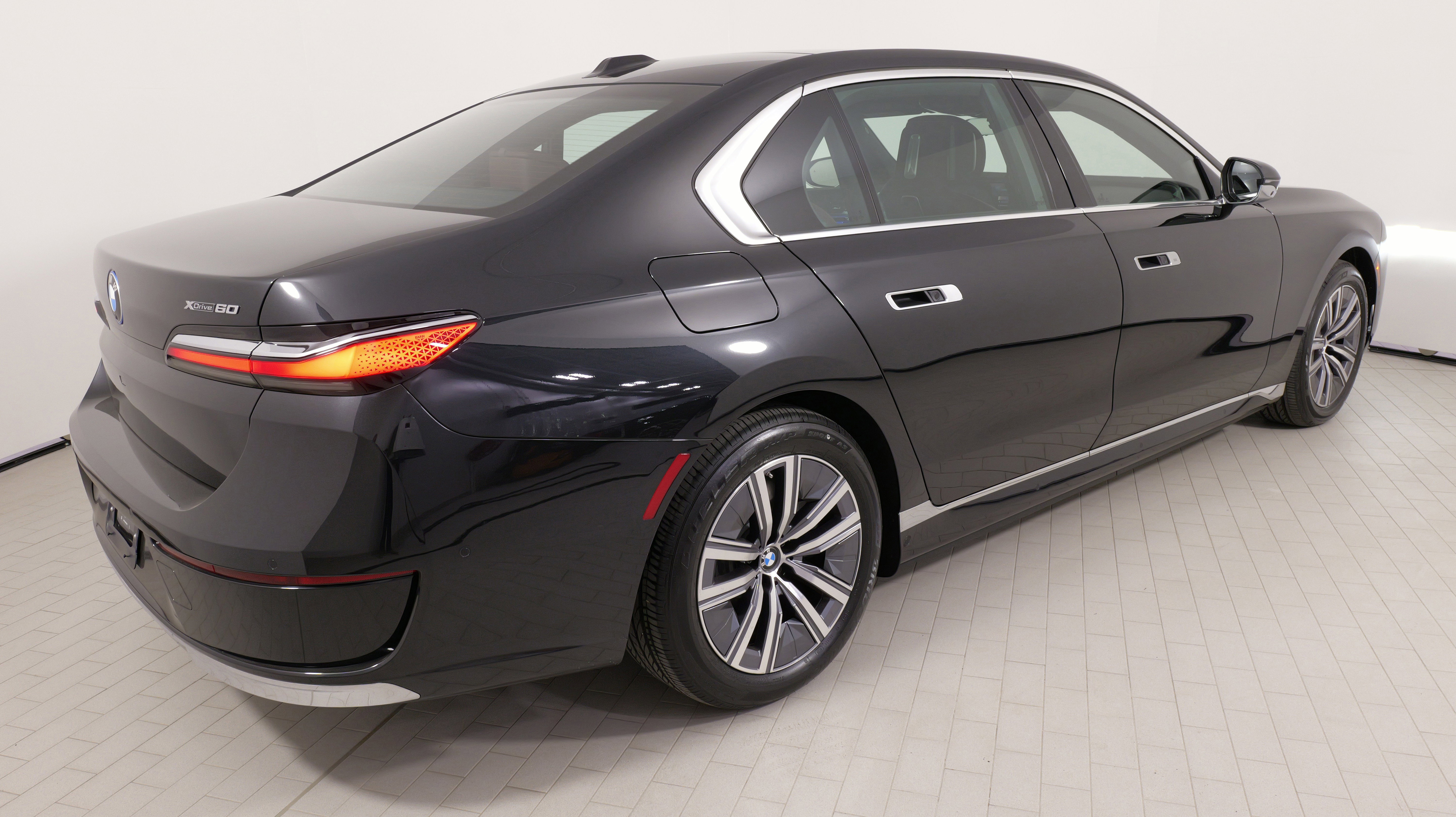 Used 2024 BMW i7 xDrive60 w/ Executive Package image 9