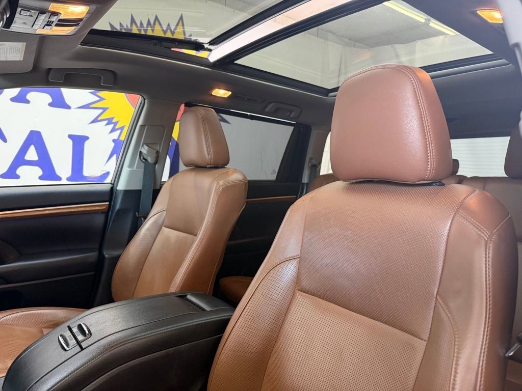 Used 2019 Toyota Highlander Limited Platinum image 10
