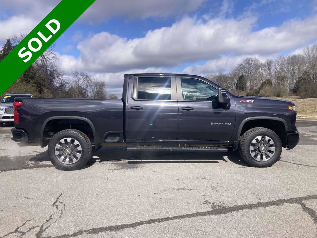 Used 2024 Chevrolet Silverado 2500 Custom w/ Custom Value Package image 2