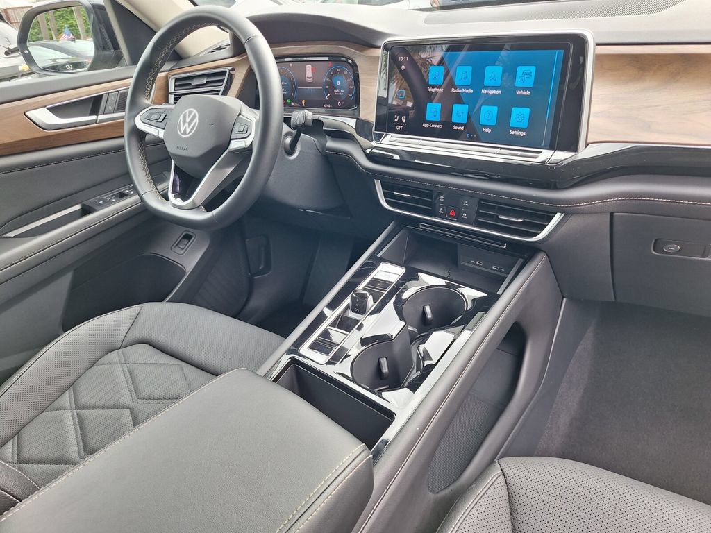 Used 2025 Volkswagen Atlas SE FWD image 31