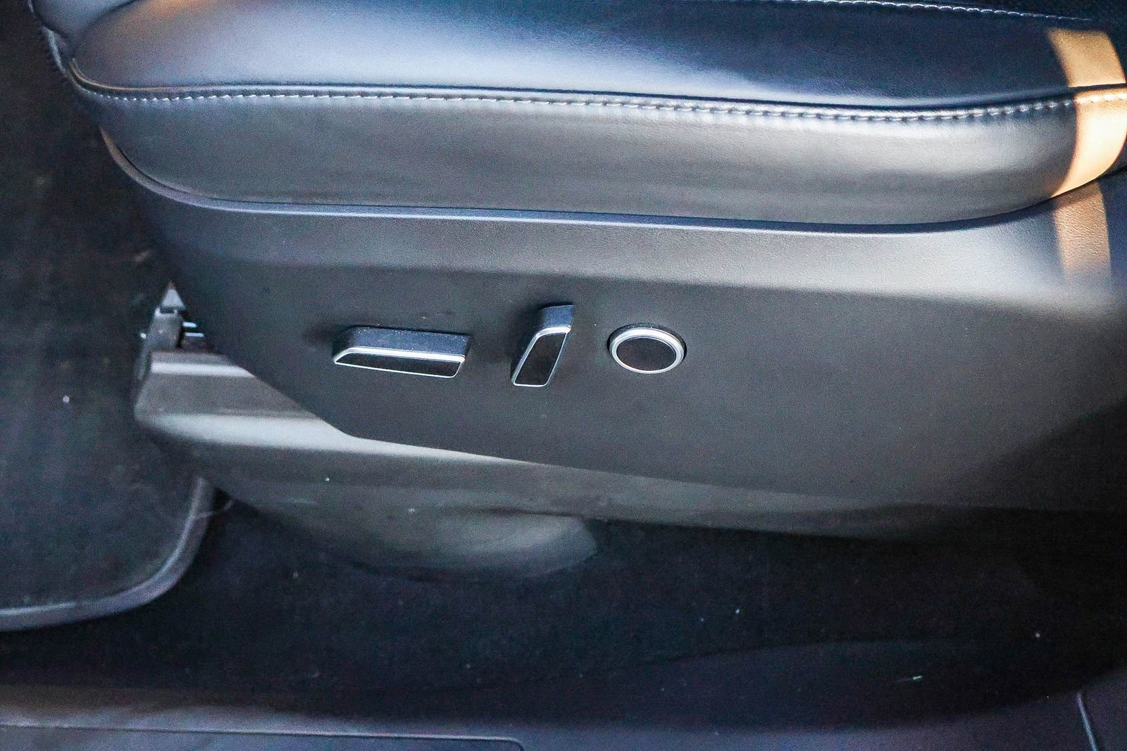 Used 2023 Tesla Model X image 31