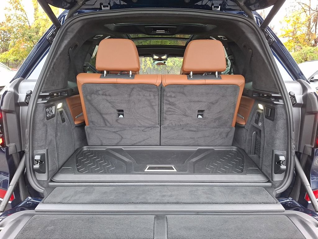 Used 2026 BMW X7 M60i w/ Executive Package image 29
